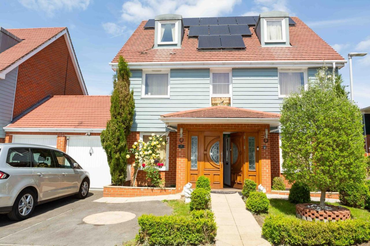 Benjamin Guest House Yiewsley Exterior photo