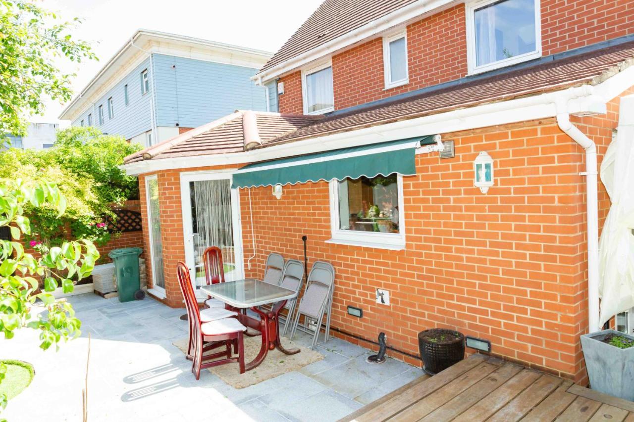 Benjamin Guest House Yiewsley Exterior photo