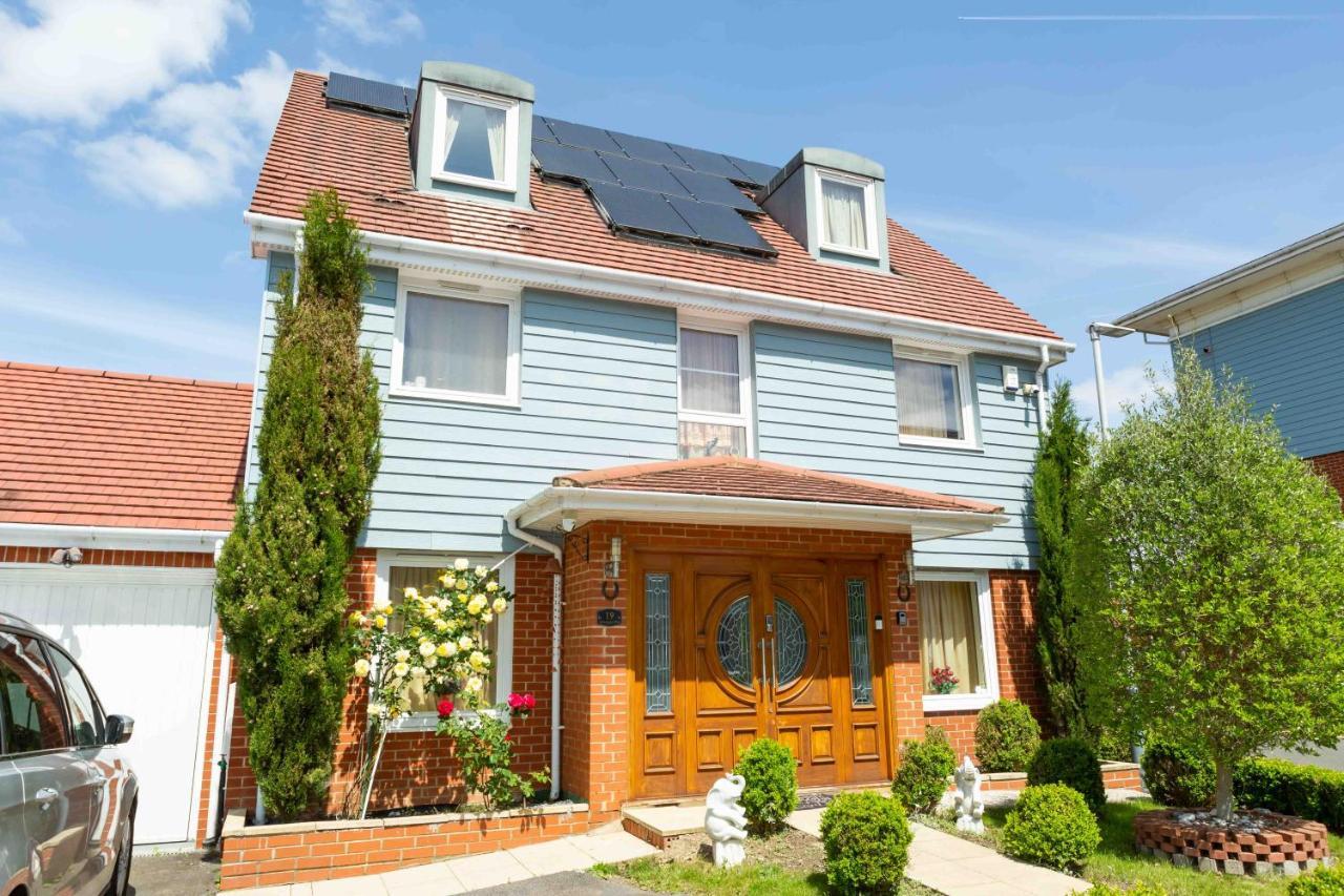 Benjamin Guest House Yiewsley Exterior photo